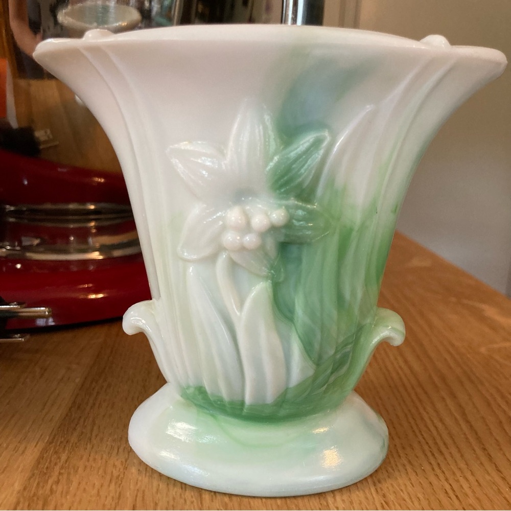 ☘️Vintage Akro Agate Lily Vase Green and White